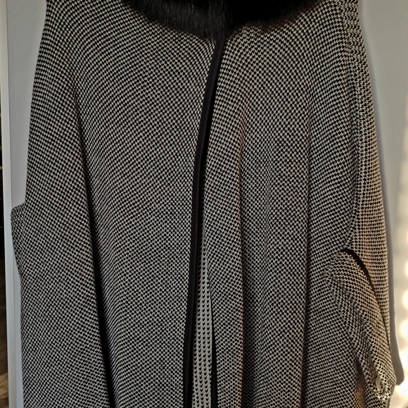 Poncho - Picture 4 of 4